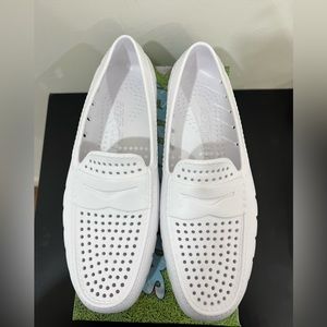 Men’s White Floafers size 9